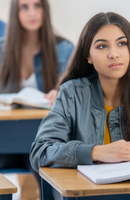 Od privilegiranih do visoko rizičnih: kako okoliščine oblikujejo dobro počutje mladostnikov