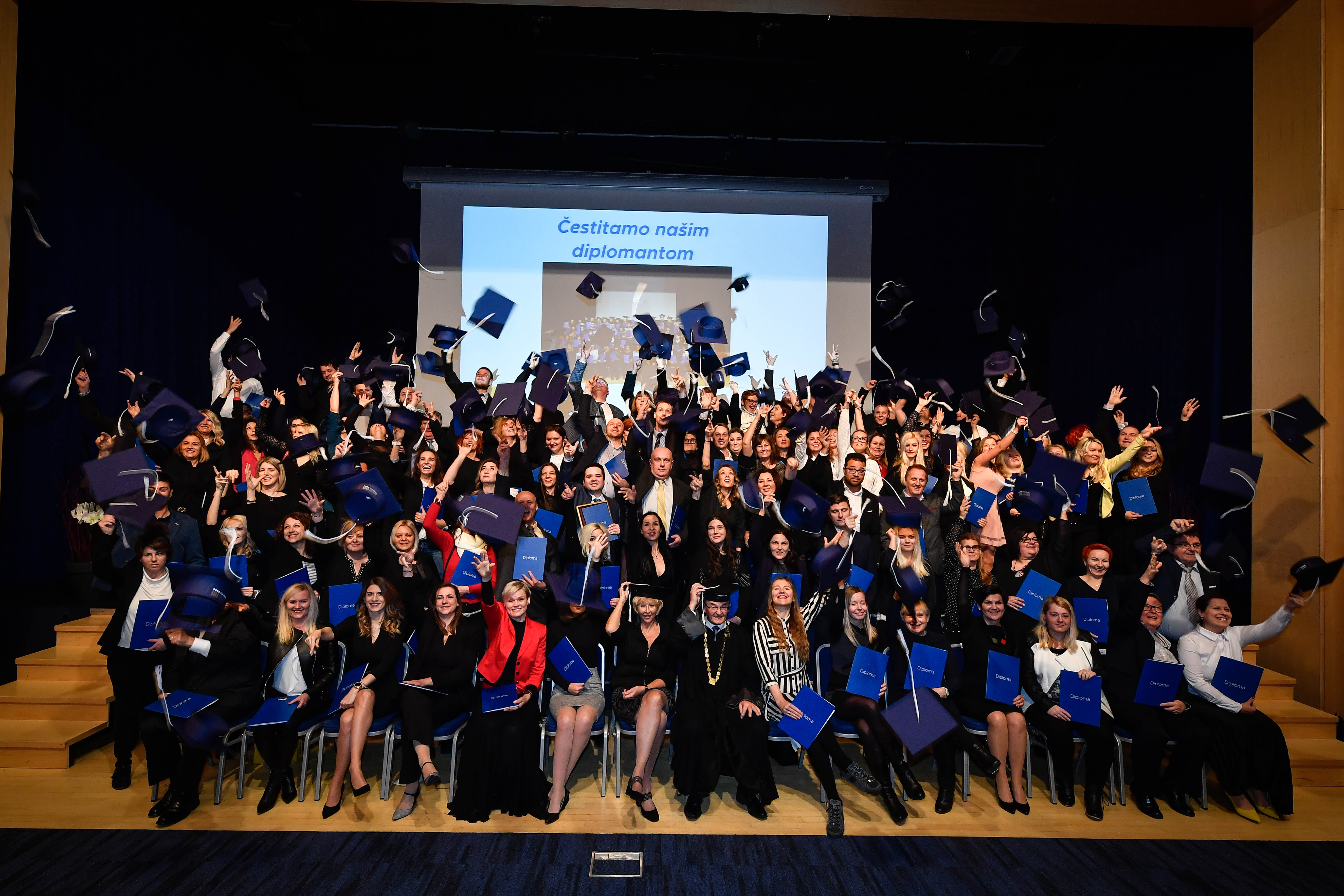 skupinska fotografija diplomantov